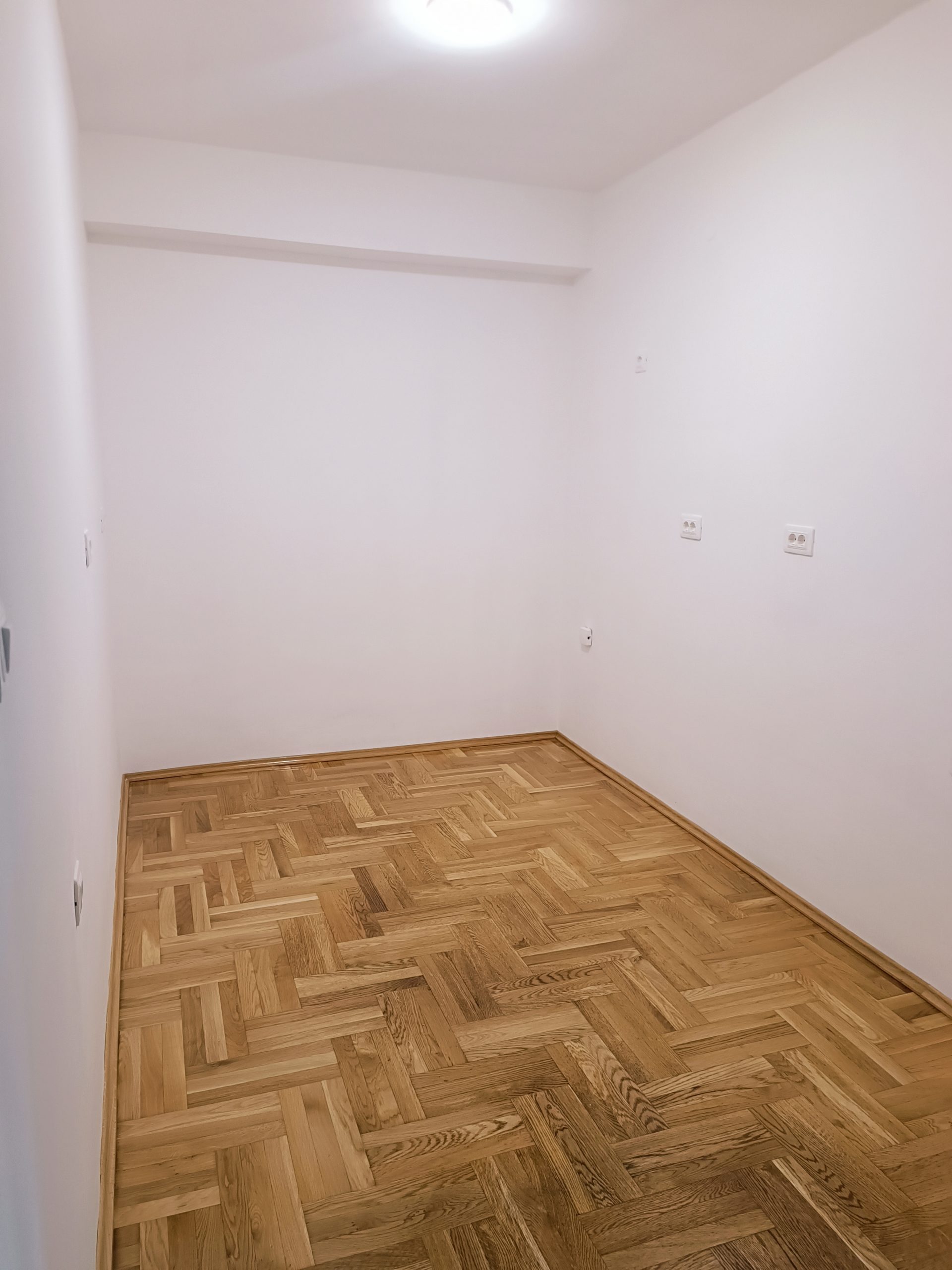 Najbolje nekretnine u Crnoj Gori - Prazan prostor pripremljen za postavljanje kuhinjskog namještaja